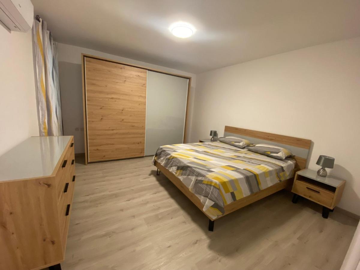 Modern Apartment With Large Outdoor Area - Sleeps 7, Close To Malta International Airport Лука Екстер'єр фото